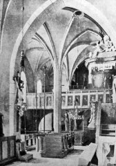 starší foto interiéru kostela - přední část