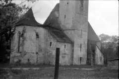 propadlá střecha kostela