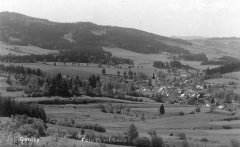 dobová pohlednice městyse s kostelem