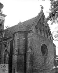 průčelí kostela