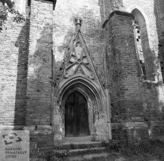 vchod do kostela