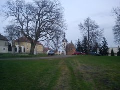 celkový pohled - zepředu (od zámku)