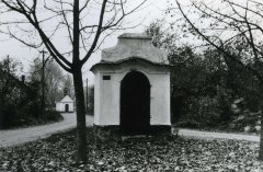 historické foto původní kaple (v pozadí)