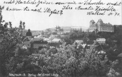 dobová pohlednice vsi s kostelem (vlevo)