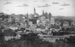 dobová pohlednice města s kostelem