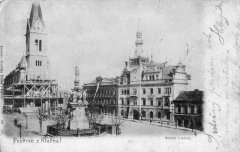 rozestavěný kostel na dobové pohlednici