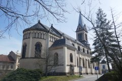pohled zezadu zleva