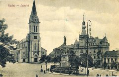 dobová pohlednice města s kostelem