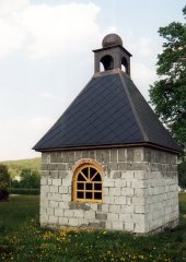 stavba kaple - pohled zezadu zleva