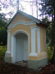 kaple křížové cesty zepředu zprava