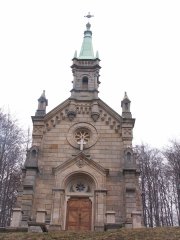 průčelí kaple