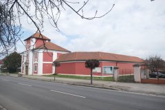 pohled zepředu zprava