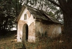 kaple před opravou - pohled zepředu zprava
