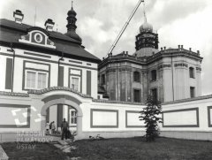 osazení báně kostela