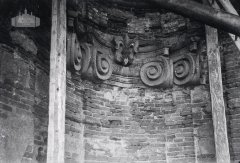 hlavice s lilií, foto Ing. arch. Hanuš Zápal