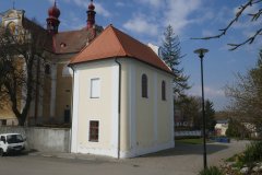 pohled zezadu zleva