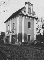 kaple přestavěná na hasičskou zbrojnici