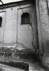 devastace kostela poddolováním