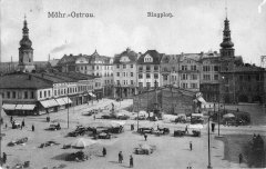 dobová pohlednice města s kostelem
