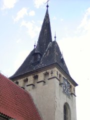 pohled na věž zezadu zleva
