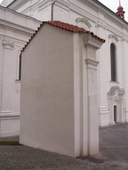 pohled zezadu zleva