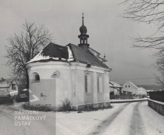 starší foto kaple - pohled zezadu zleva
