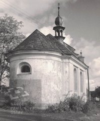 starší foto kaple - pohled zezadu zleva