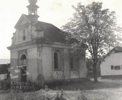 starší foto kaple - pohled zepředu zprava
