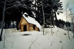 obnovená kaple - pohled zepředu zprava