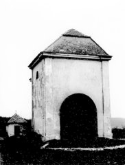 starší foto kaple (v pozadí)