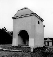 starší foto kaple (v pozadí)