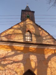 horní část průčelí kaple