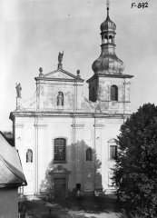 průčelí kostela