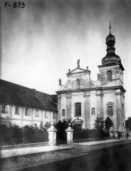 kostel s částí kláštera