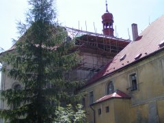 pohled zezadu zleva