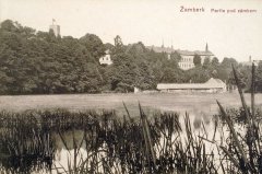 dobová pohlednice zámku s kaplí