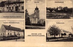 dobová pohlednice vsi s kostelem
