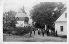 kostel na dobové pohlednici