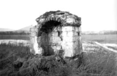 chátrající kaple
