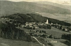 dobová pohlednice vsi s kapličkou (dole uprostřed)
