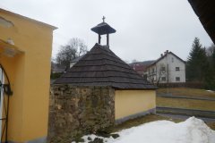 pohled zezadu zleva