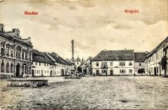 dobová pohlednice vsi s kostelem (v pozadí)