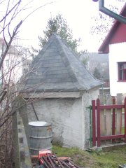pohled zezadu zleva