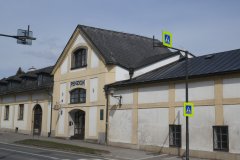 pohled zepředu zprava
