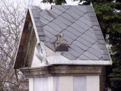 detail poškození střechy