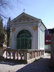 pohled zepředu zprava