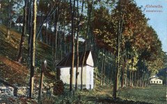 kaple na dobové pohlednici