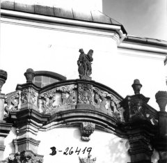 portál kostela