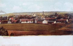 dobová pohlednice města s kostelem (vpravo)