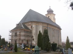 pohled zezadu zleva - nová střecha, oprava fasády